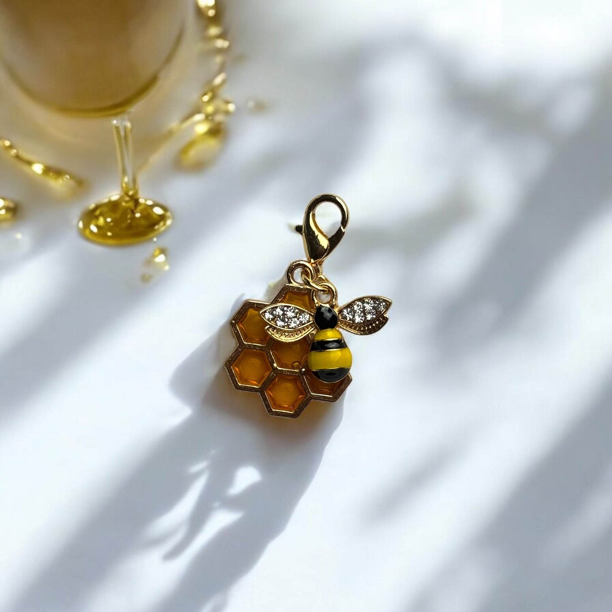 HONEY BEE Charm - Glam & Gallop
