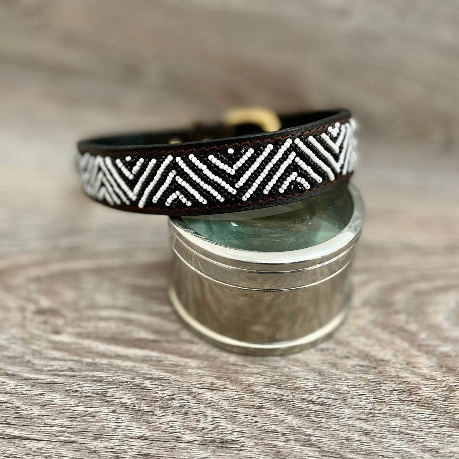 Hundehalsband Maasai aus Leder mit Perlen - Größe M - Glam & Gallop