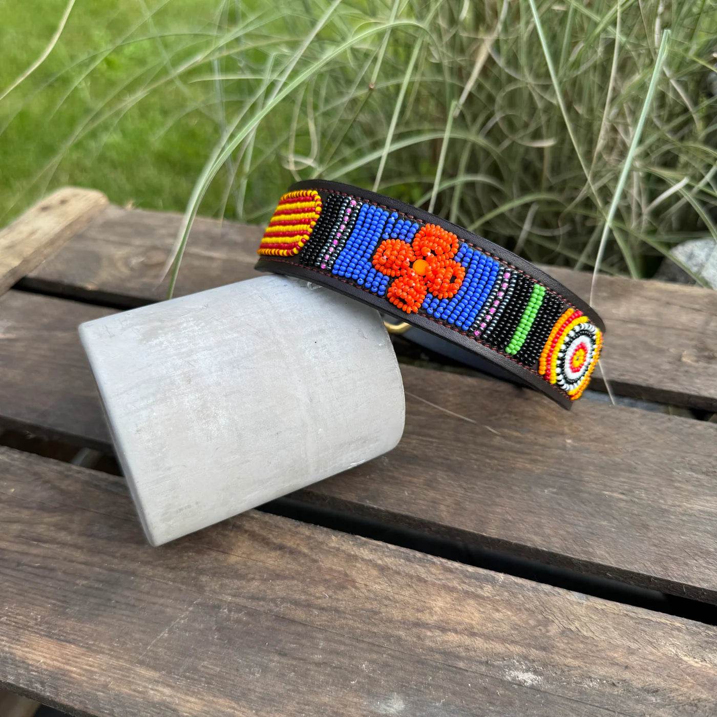 Hundehalsband Maasai aus Leder mit Perlen - Größe S - Glam & Gallop