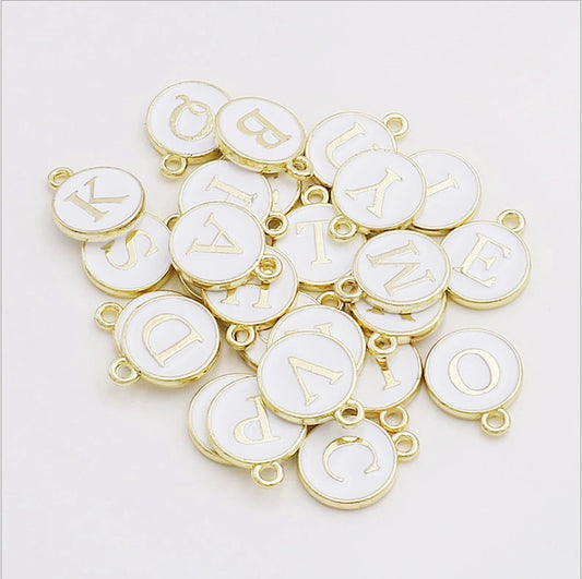 SERIFEN BUCHSTABEN Charm - weiß gold