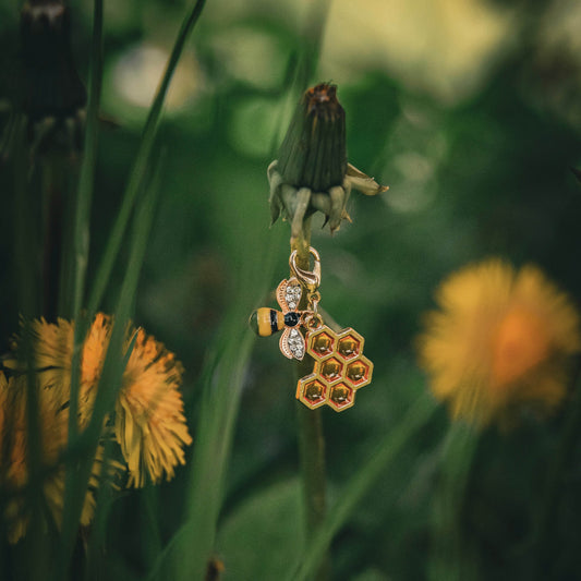 HONEY BEE Charm - Glam & Gallop