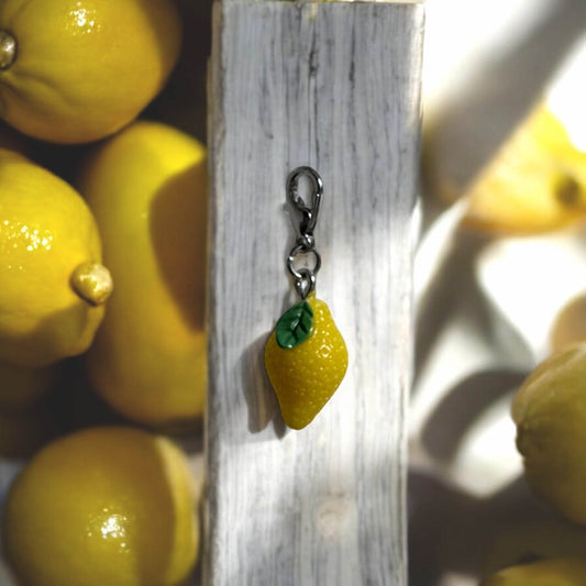 LEMON SQUEEZE Charm - Glam & Gallop