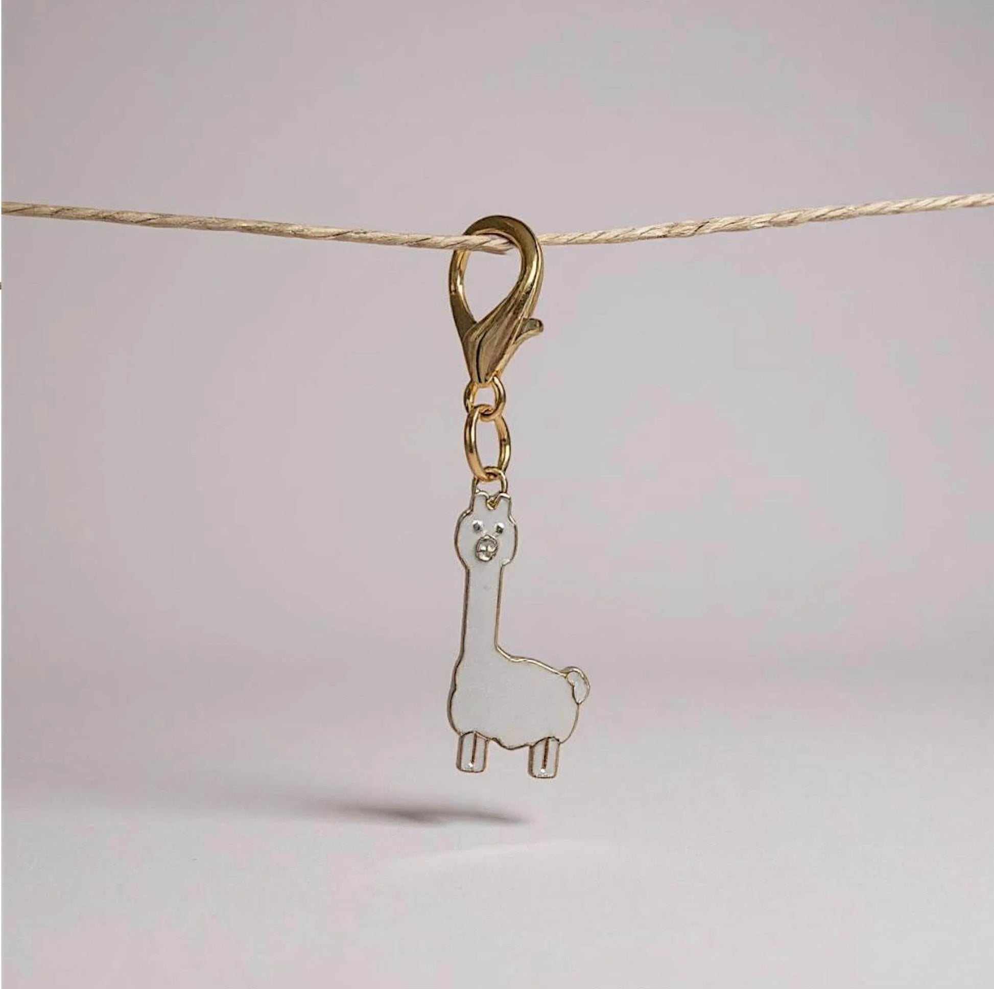 NO DRAMA LAMA Charm - Glam & Gallop