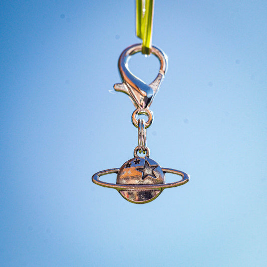 UNIVERSE TO GO Charm - Glam & Gallop